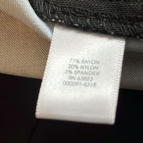 Christopher & Banks Signature Slimming Capri Teal & Citron Medallion Floral Trim - Picture 8 of 9